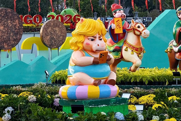 Linh vật ngựa cầm iPhone “gây bão” ở Quy Nhơn: Tác giả lý giải điều bất ngờ- Ảnh 9.