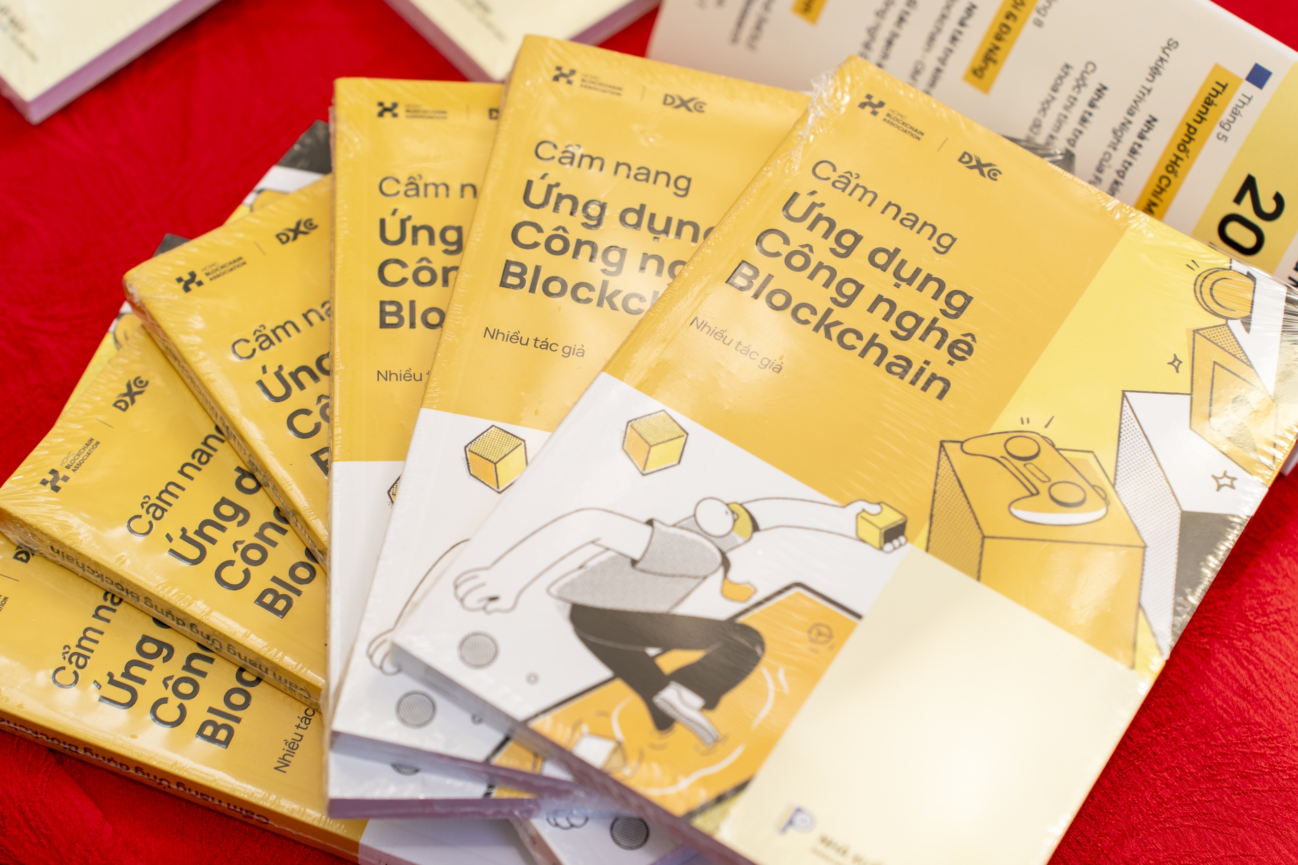Ra mắt sách Cẩm nang ứng dụng Công nghệ Blockchain - Ảnh 2.