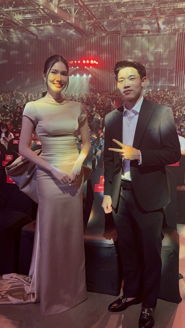 Đình Bắc gây sốt với nhan sắc vạn người mê, hot rần rần ở WeChoice Awards nhưng bị soi ra điểm chung 