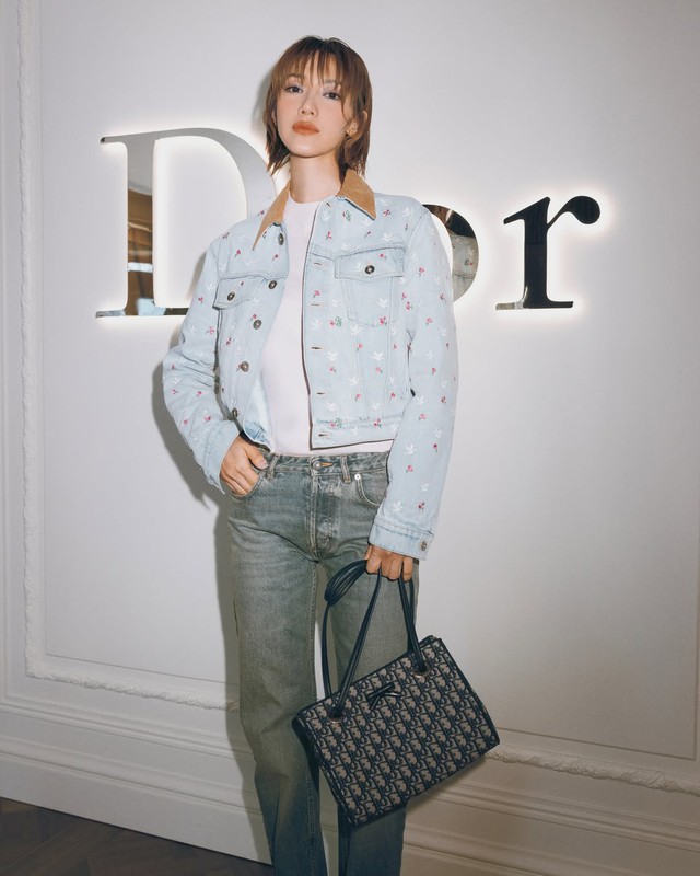 Áo khoác denim, kaki 'thống trị' đường phố- Ảnh 4.