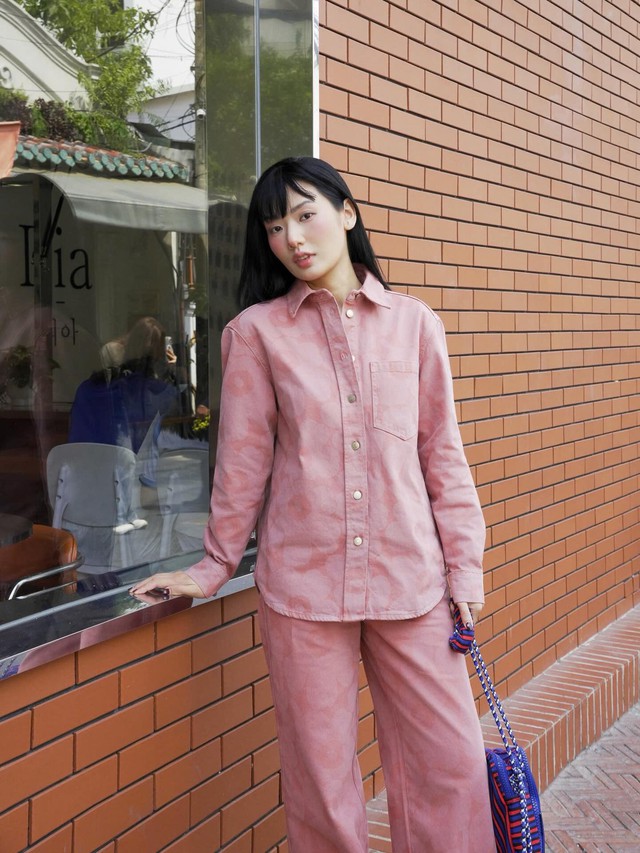 Áo khoác denim, kaki 'thống trị' đường phố- Ảnh 8.