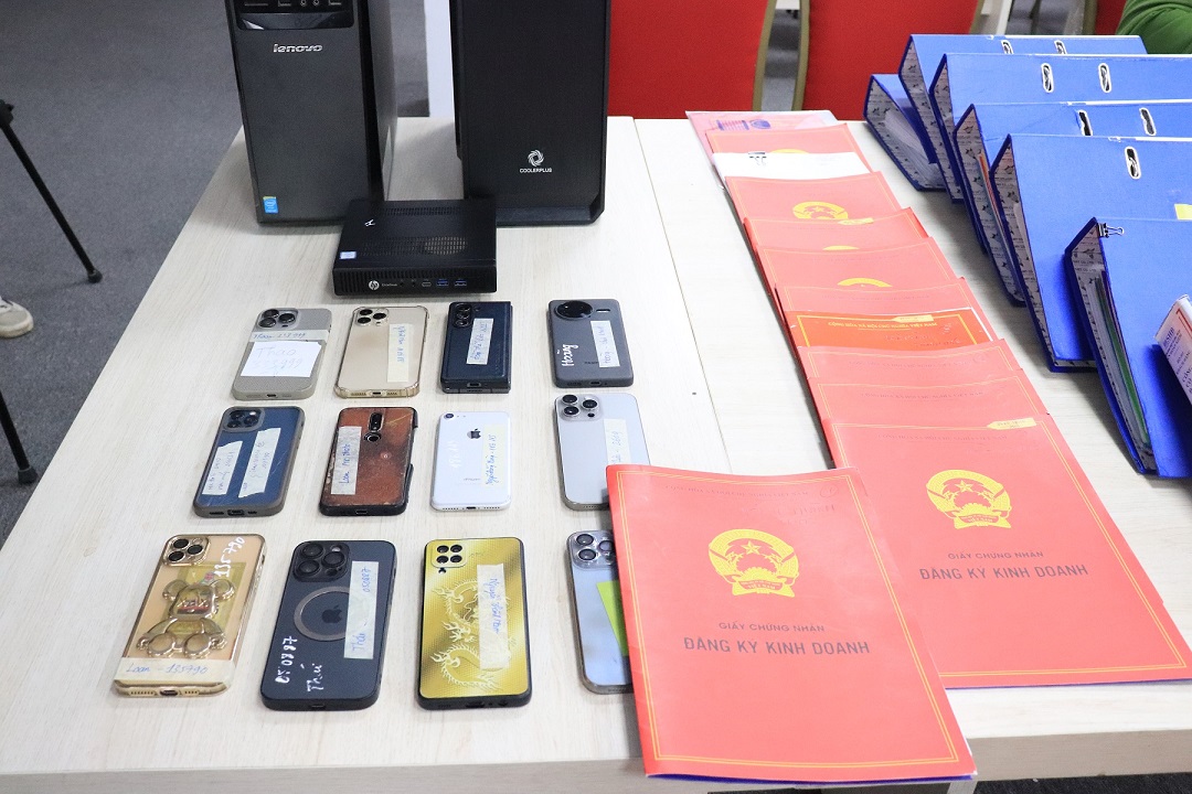 Một ngân hàng bị nhóm lừa đảo chiếm đoạt hơn 318 tỉ đồng: Hợp đồng giả, hóa đơn khống qua mặt tín dụng- Ảnh 2.