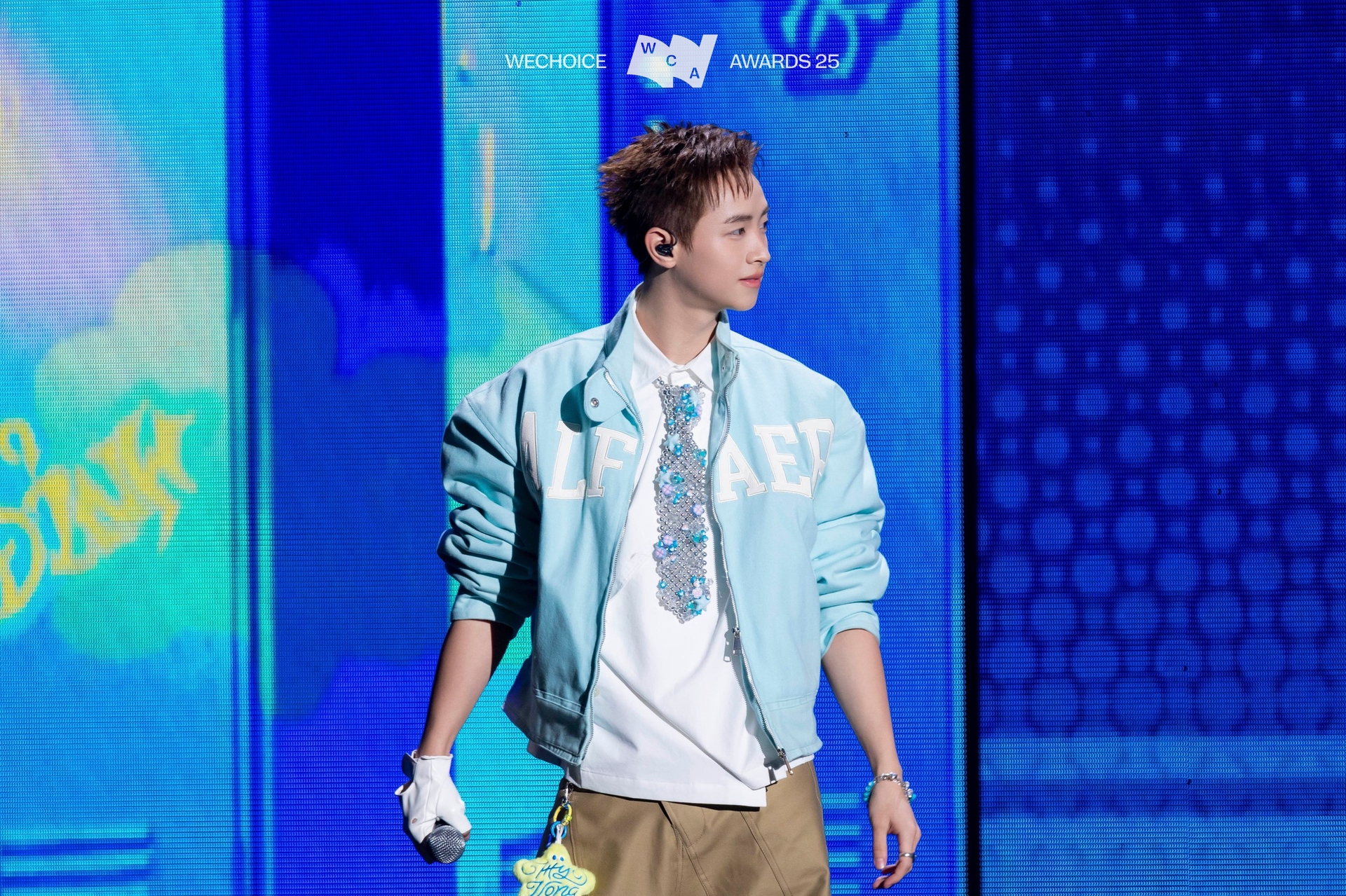 Việt Nam có 1 nhóm nhạc nam - nữ visual thích mê, nhạc hay kỹ năng cực 