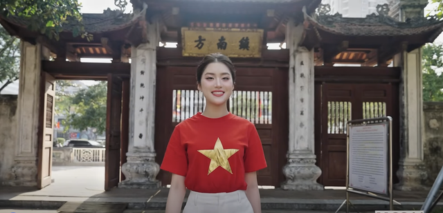 "Thông qua hình tượng trò chơi Đông Tây Nam Bắc và Thăng Long Tứ Trấn - bốn ngôi đền trấn giữ bốn phía kinh thành xưa - Oanh mong muốn giới thiệu những địa điểm văn hoá tiêu biểu, ẩm thực đặc trưng và nét đẹp trong con người Hà Nội dưới một góc nhìn gần gũi và mới mẻ hơn", cô nói.