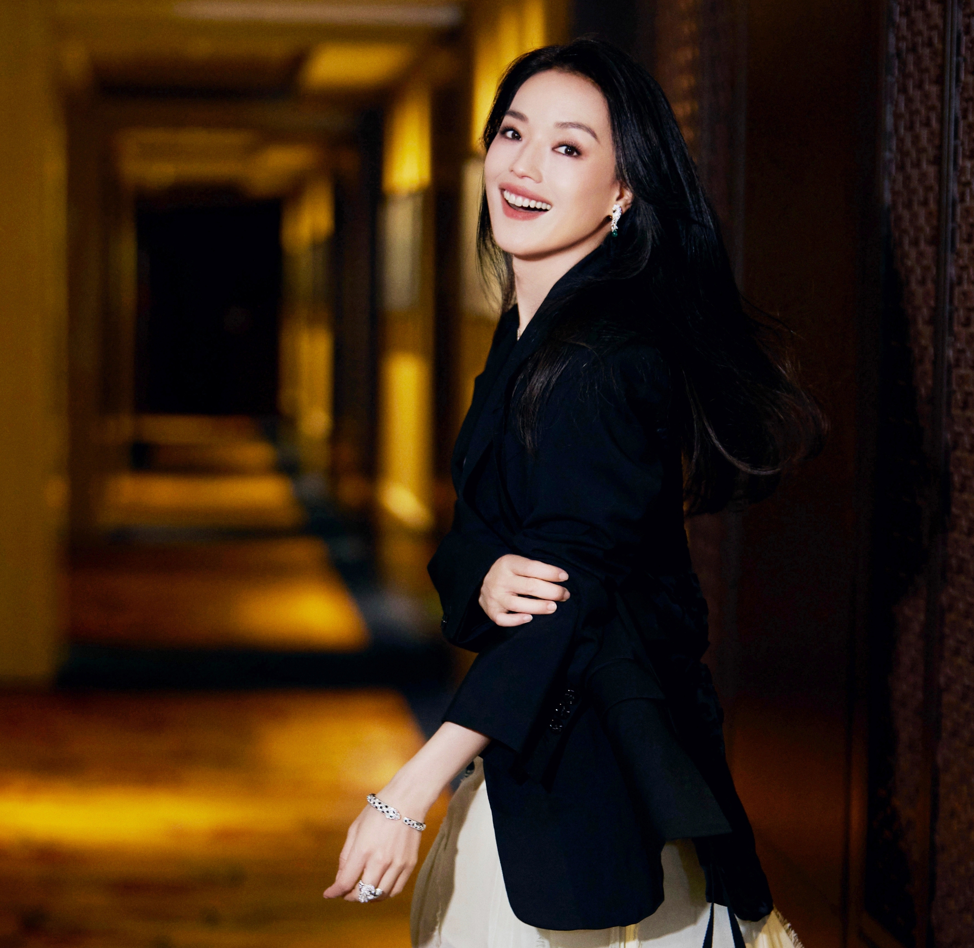 Chưa thấy ai U50 vẫn trẻ dã man thế này: 30 năm không già đi, kim cương dù bao nhiêu tuổi vẫn là kim cương- Ảnh 5.