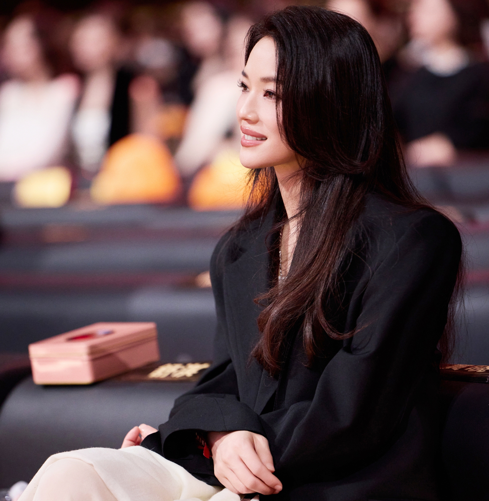 Chưa thấy ai U50 vẫn trẻ dã man thế này: 30 năm không già đi, kim cương dù bao nhiêu tuổi vẫn là kim cương- Ảnh 7.