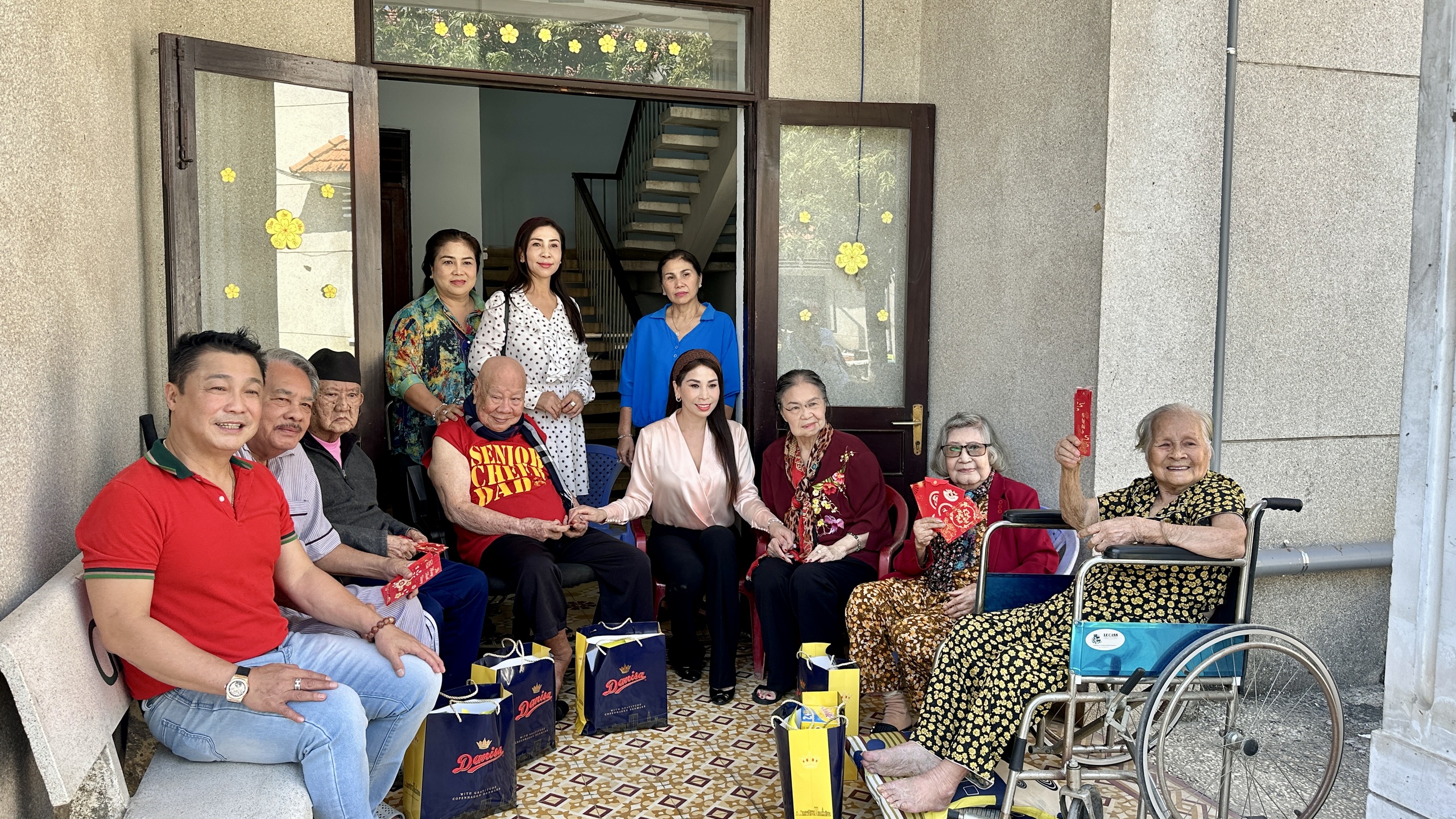 Lý Hùng nghẹn ngào khi cùng em gái Lý Hương thực hiện di nguyện của cha- Ảnh 6.