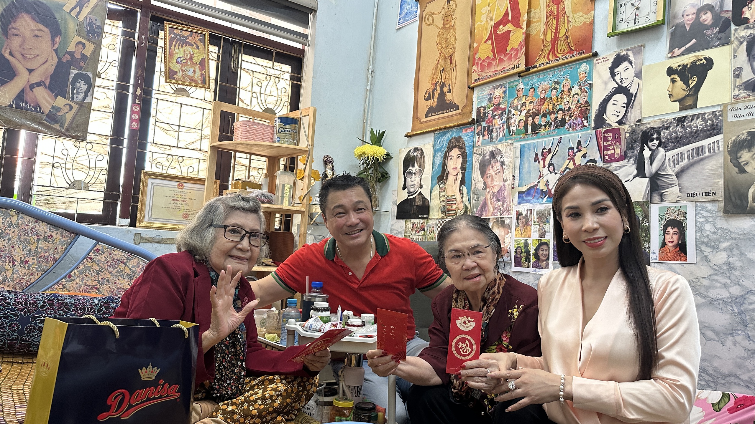 Lý Hùng nghẹn ngào khi cùng em gái Lý Hương thực hiện di nguyện của cha- Ảnh 8.