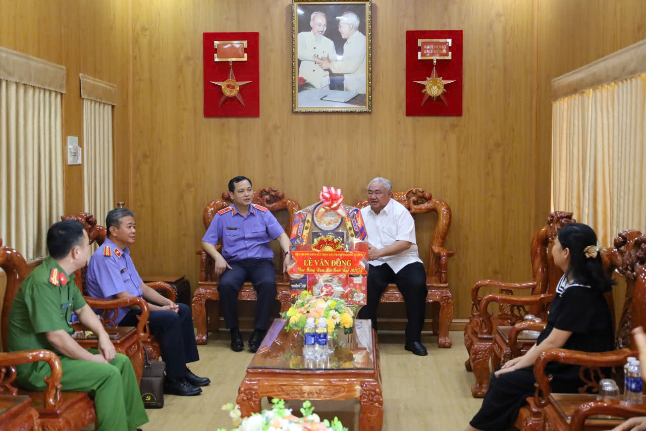 Viện KSND TP.HCM chung tay ‘vì một cái Tết ấm no’ trọn vẹn 2 Viện KSND TP.HCM chung tay ‘vì một cái Tết ấm no’ trọn vẹn - Ảnh 2.