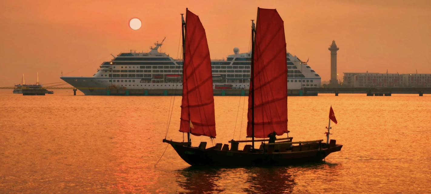 Cảnh tượng ngay lúc này trên vịnh Hạ Long: Sau gần 30 năm mới thấy lại, nhiều người không tin vào mắt mình- Ảnh 9.