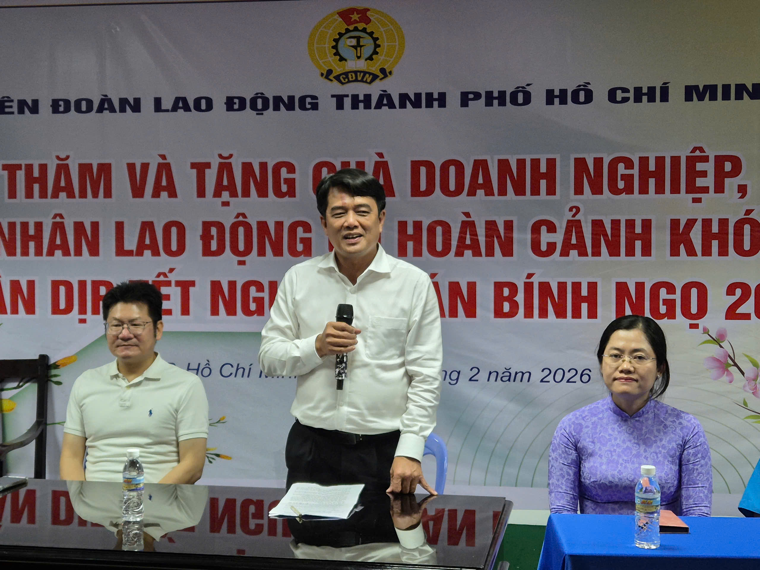 Lãnh đạo TPHCM thăm doanh nghiệp và chăm lo cho người lao động khó khăn - Ảnh 2.