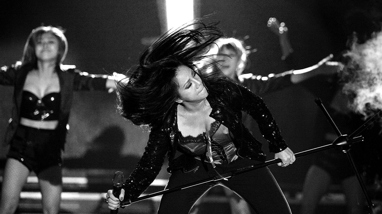 Cát-xê trăm triệu trong Vbiz không thiếu nhưng để dùng dao chặt cả khối vàng thì chỉ có một người- Ảnh 4.