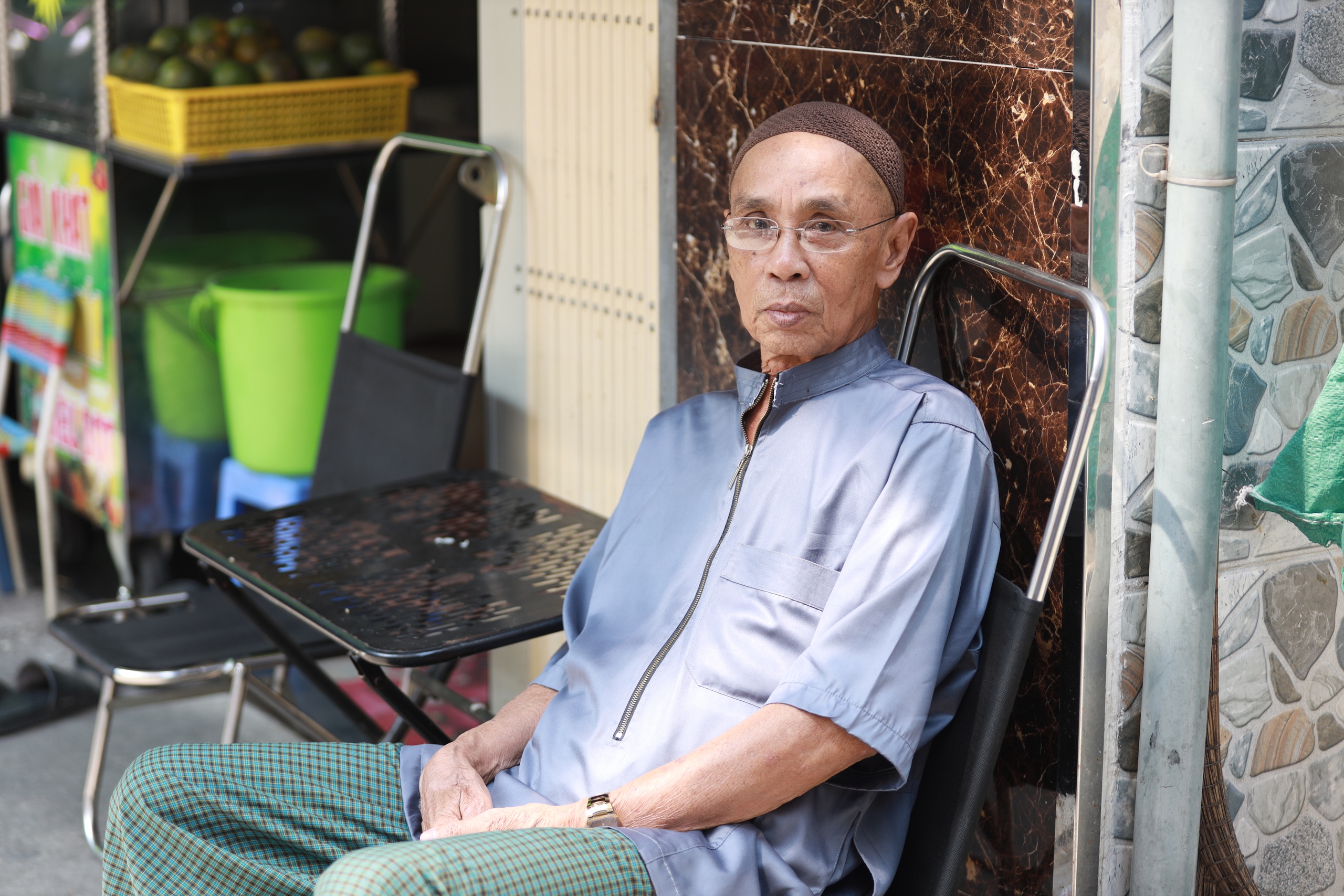 Tết lạ ở hẻm 'độc nhất' TP.HCM: Không rượu bia, chuẩn bị nhịn ăn 1 tháng- Ảnh 2.