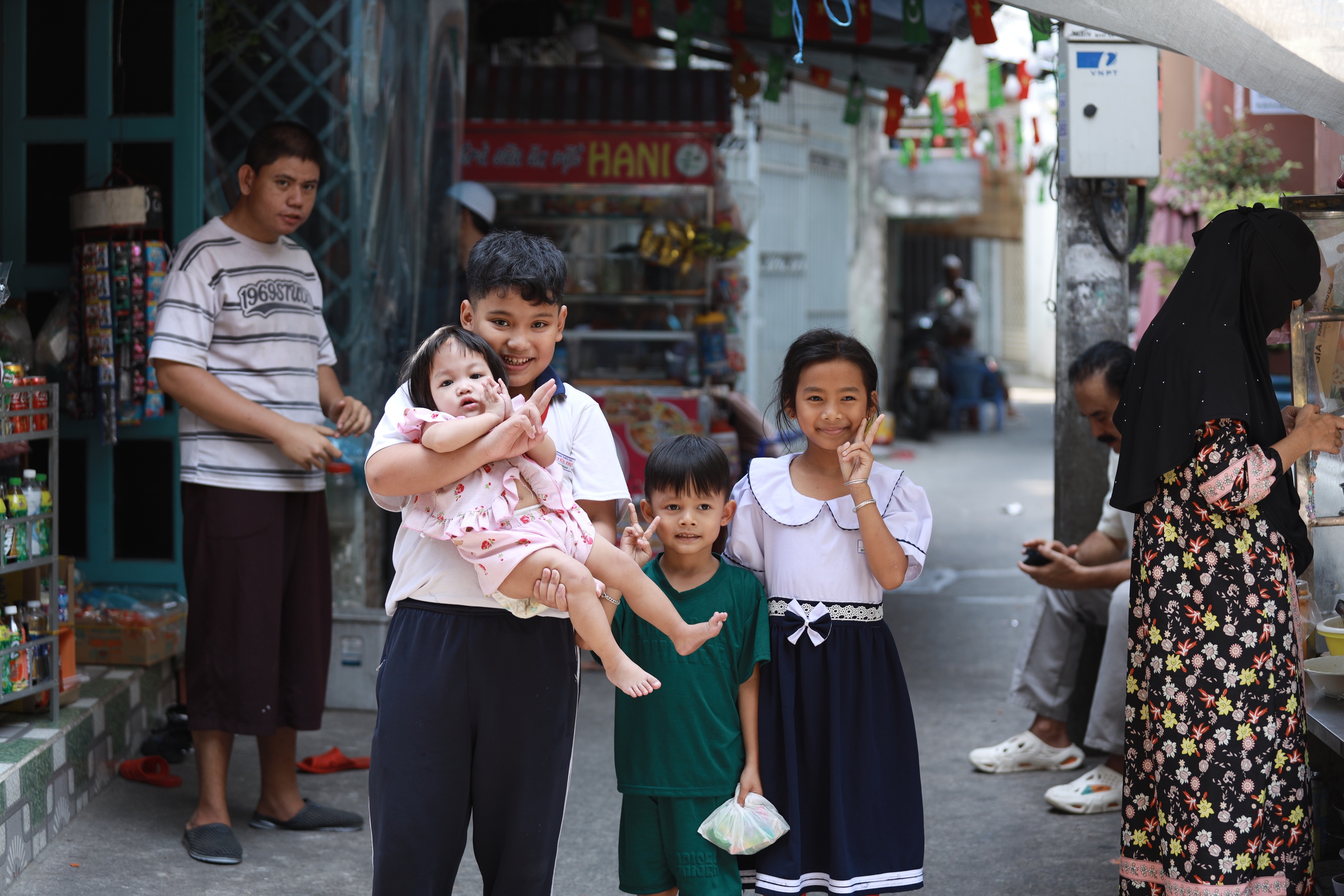 Tết lạ ở hẻm 'độc nhất' TP.HCM: Không rượu bia, chuẩn bị nhịn ăn 1 tháng- Ảnh 3.