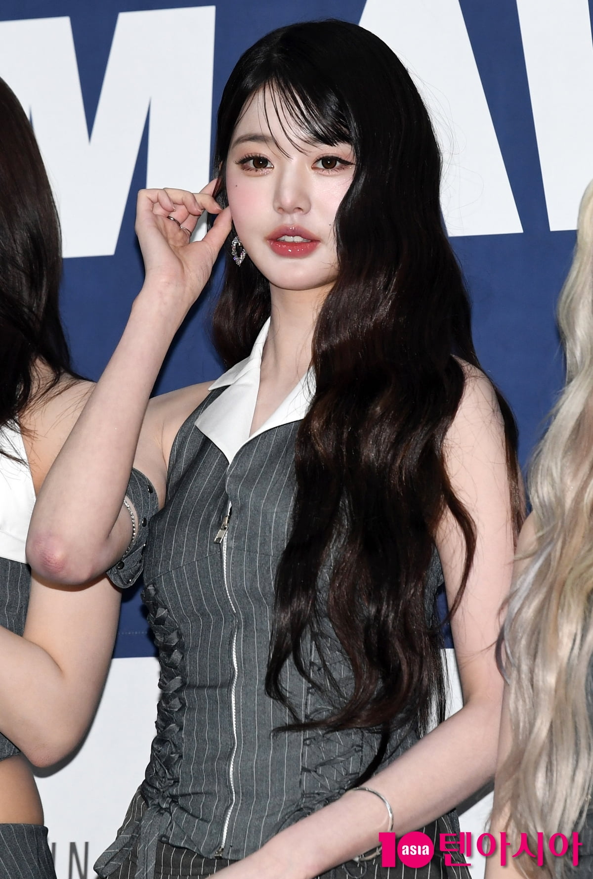 Gương mặt cứng đờ tới phát sợ của công chúa Kpop- Ảnh 6.