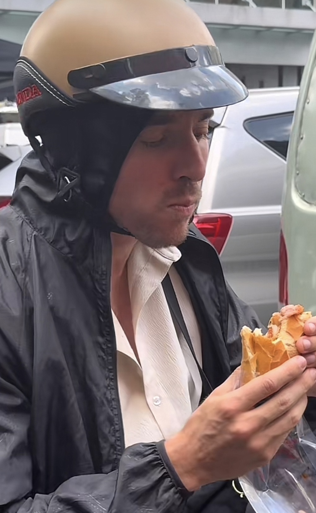 Chàng trai Đức đi khắp TPHCM tìm ổ bánh mì ngon nhất, kết quả gây bất ngờ - 2