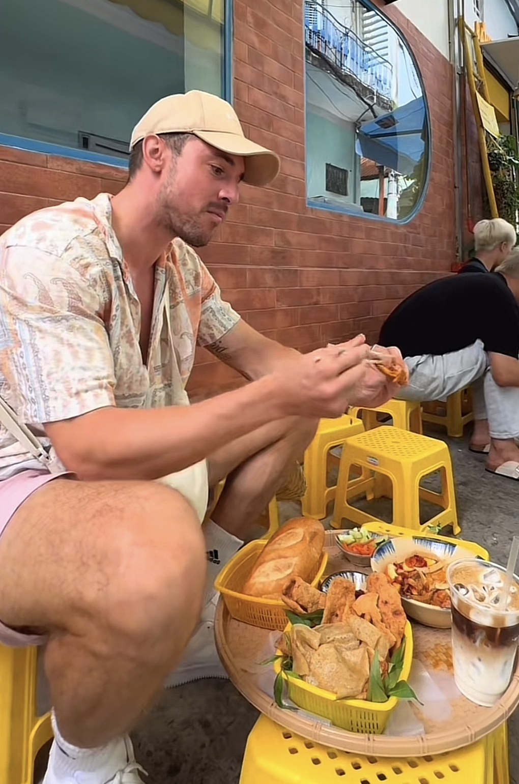 Chàng trai Đức đi khắp TPHCM tìm ổ bánh mì ngon nhất, kết quả gây bất ngờ - 3