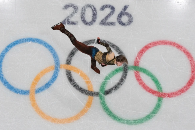 Ilia Malinin thi đấu nội dung đồng đội trượt băng nghệ thuật Olympic Mùa đông 2026. Ảnh: AP