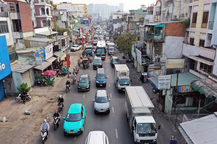 TP.HCM dùng flycam quan sát các cửa ngõ để phát hiện 'điểm nóng' giao thông - Ảnh 2.