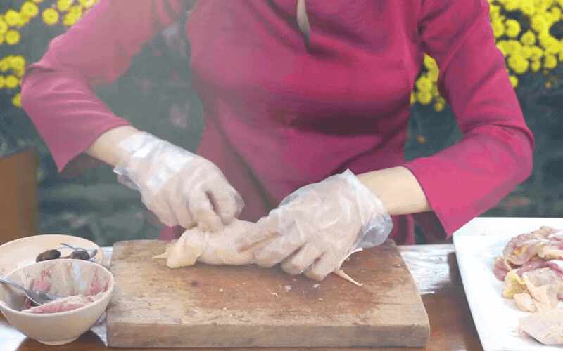 Đặc sản nỗi nhớ gói tròn trong bát thịt đông trong veo: Món ăn 