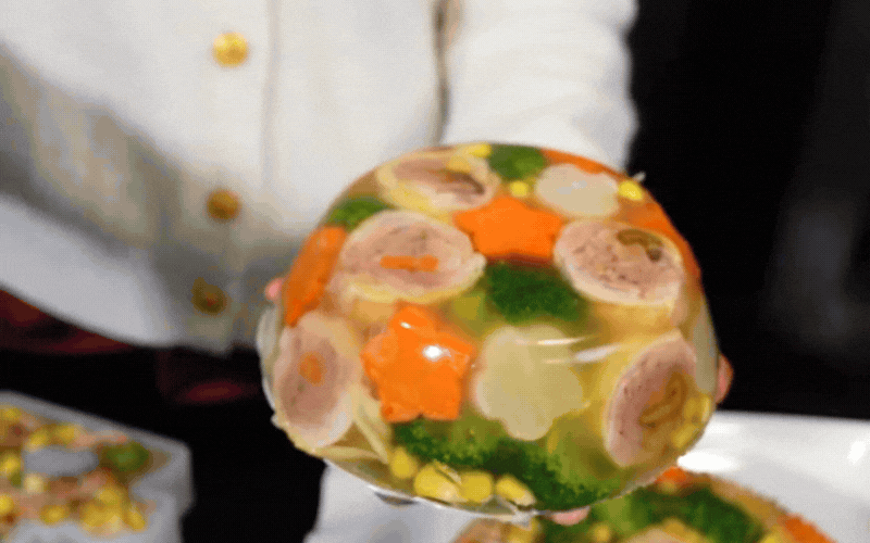 Đặc sản nỗi nhớ gói tròn trong bát thịt đông trong veo: Món ăn 