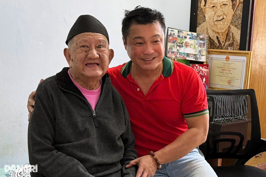 Tài tử Lý Hùng thăm hỏi Mạc Can và các nghệ sĩ khó khăn tại viện dưỡng lão - 3