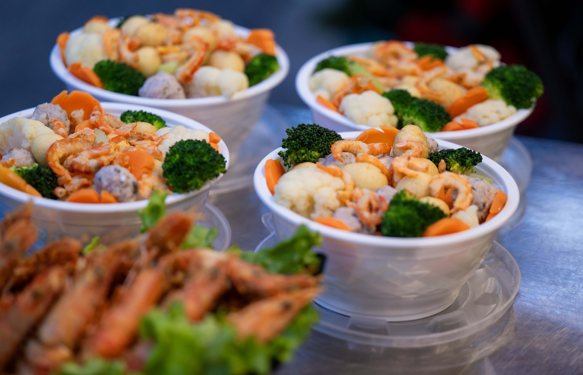 Chợ Hàng Bè đông nghịt ngày 23 tháng Chạp, khách mạnh tay chi hàng triệu đồng sắm lễ- Ảnh 4.