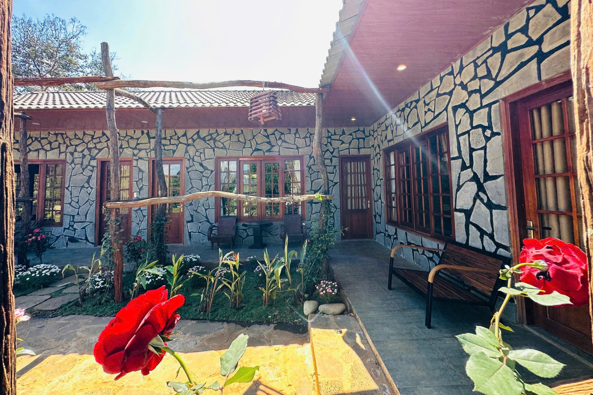 Biệt phủ 10.000m2 của nghệ sĩ Hoàng Mập, vợ con phản đối vì xây rồi ai ở? - 3