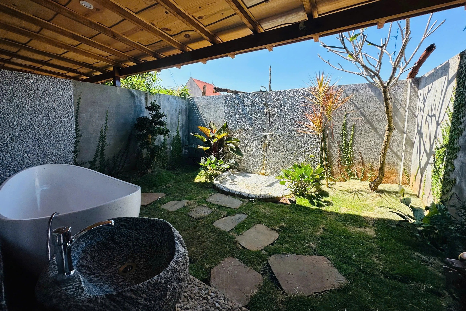 Biệt phủ 10.000m2 của nghệ sĩ Hoàng Mập, vợ con phản đối vì xây rồi ai ở? - 5