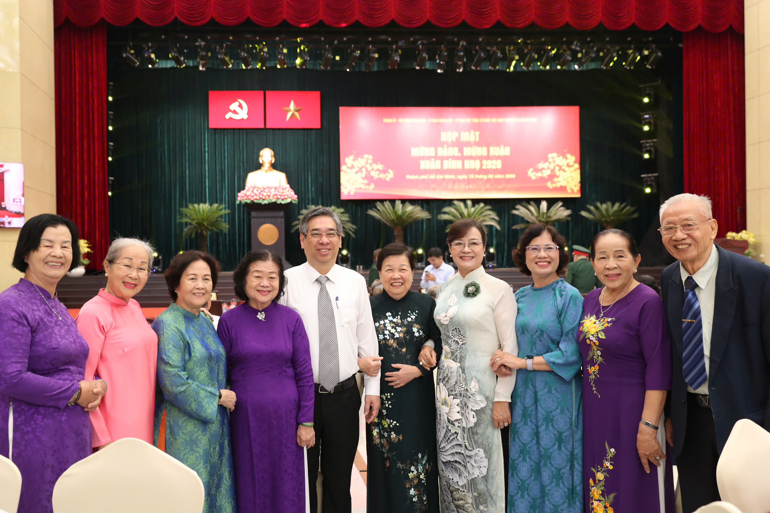 Bí thư Thành ủy TPHCM dùng AI để viết bài phát biểu chúc Tết tại buổi họp mặt mừng đảng, mừng xuân - Ảnh 6.