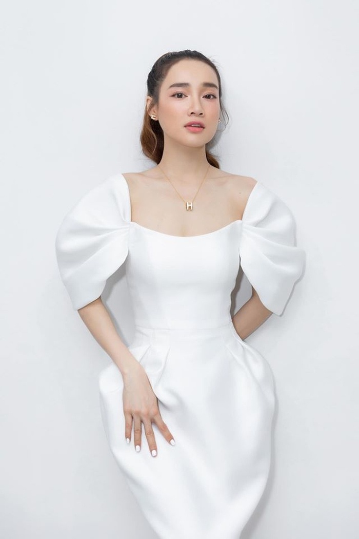 Nhã Phương và 3 lần về dáng thần tốc sau sinh đáng ngưỡng mộ