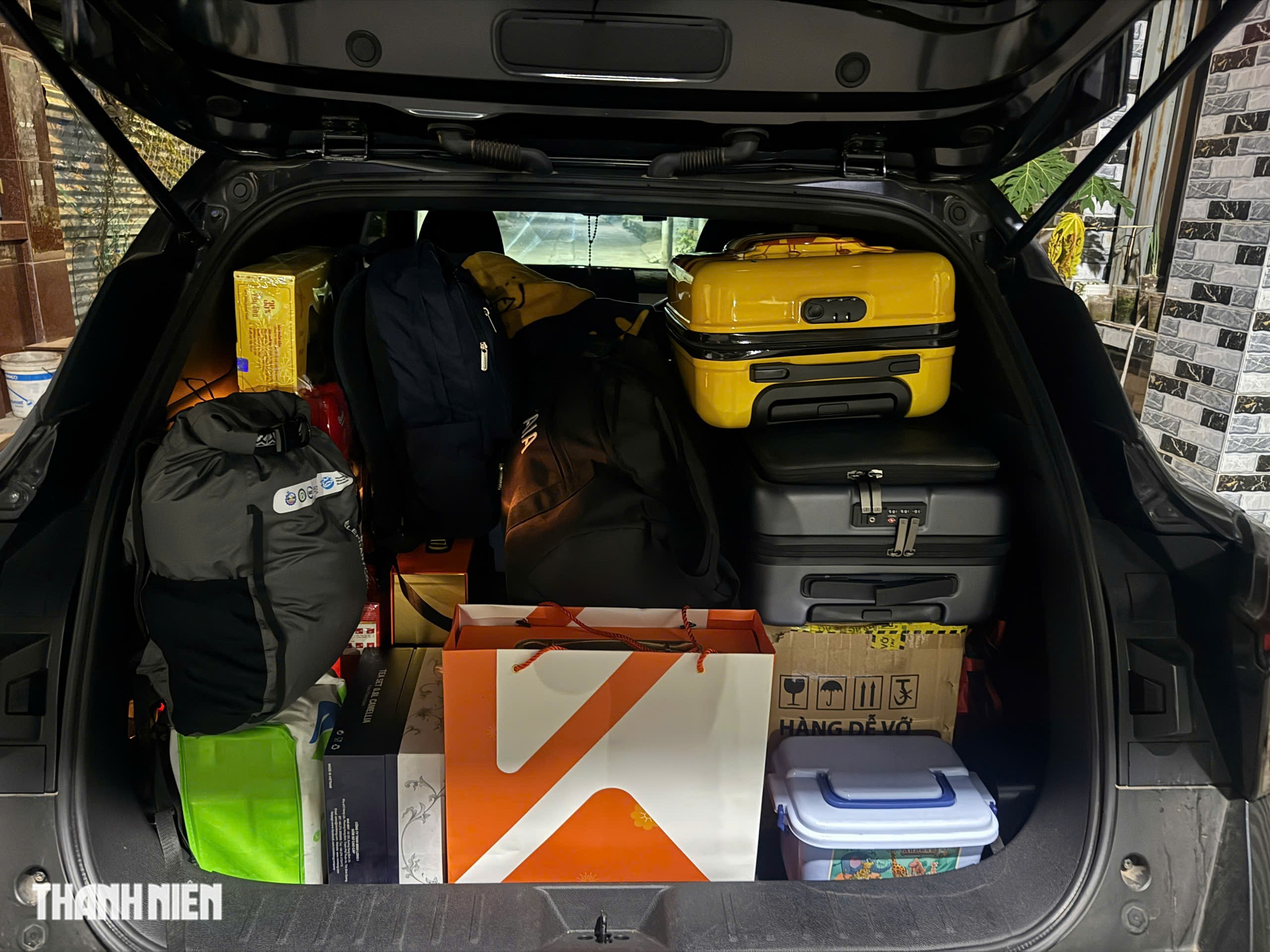 Mất thời gian, vất vả nhưng sao nhiều người vẫn chọn lái xe về quê dịp Tết? - Ảnh 3.