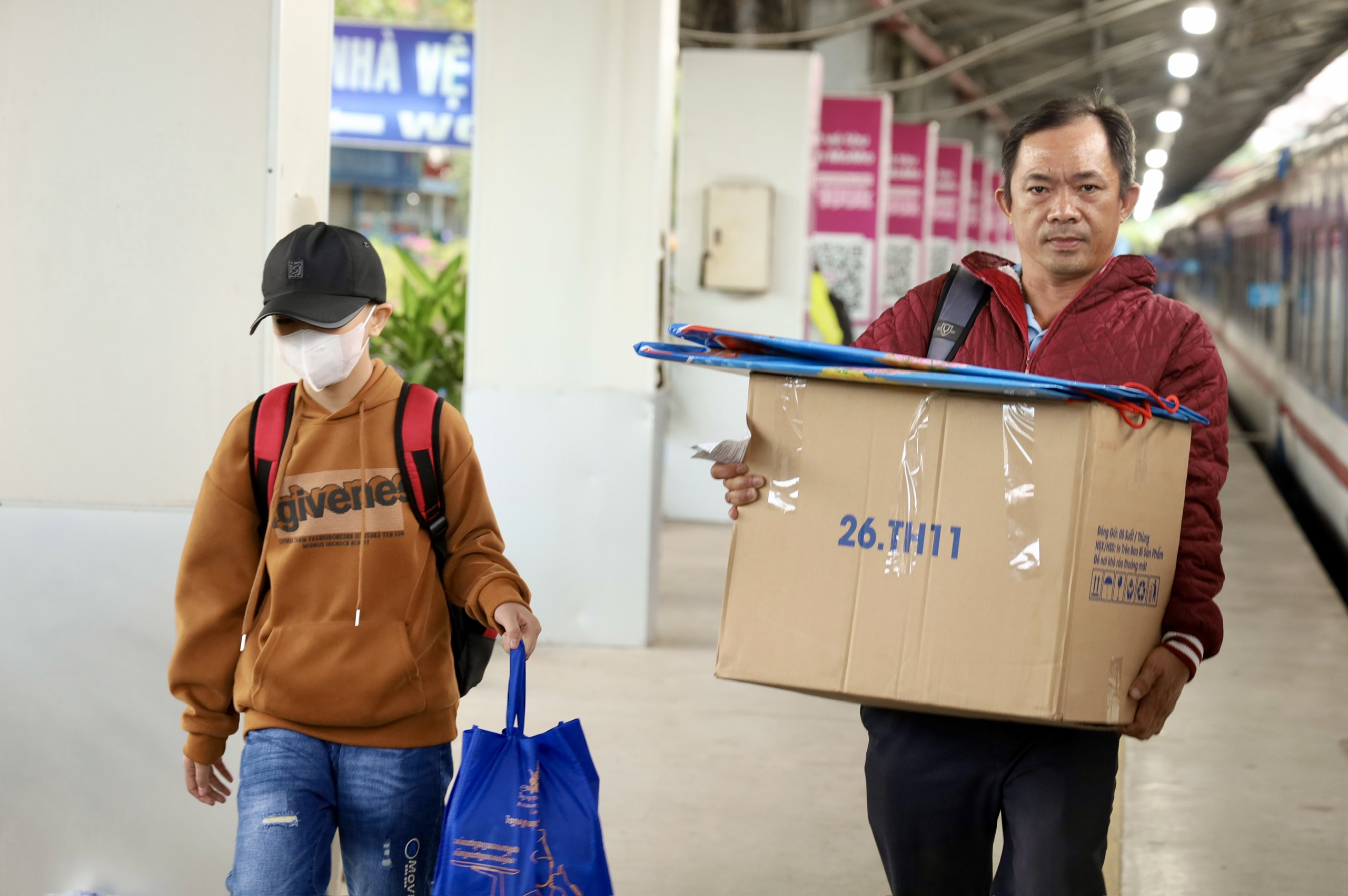 Rộn ràng chuyến tàu nghĩa tình đưa công nhân - lao động về quê đón Tết - Ảnh 10.