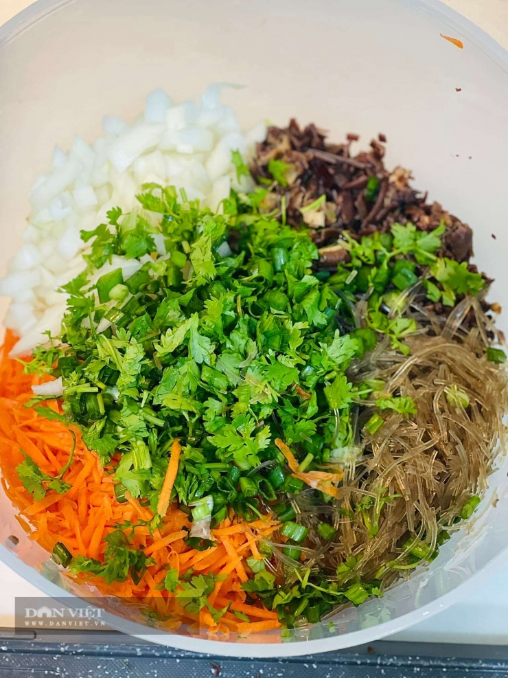 Bí quyết làm nem vuông hải sản vàng ruộm, giòn rụm mà không ngấy cho mâm cỗ Tết đẹp mắt, ngon miệng - 6