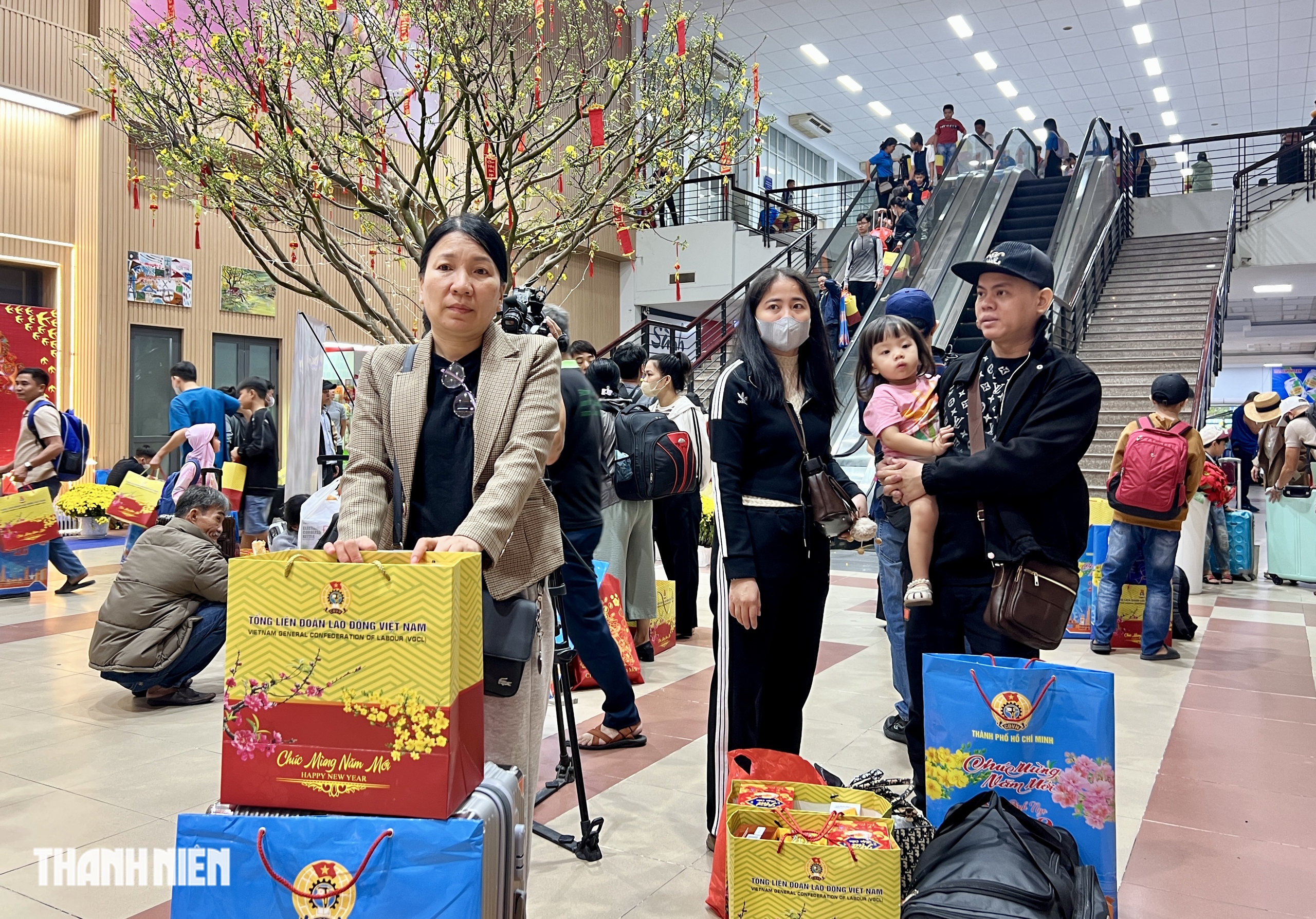 Về quê ăn tết sau 13 năm, khách xao lòng trên chuyến tàu Công đoàn 2026- Ảnh 2.