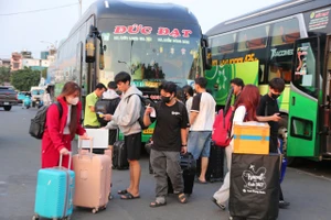 20 Tết, người dân TP.HCM nhộn nhịp về quê ăn Tết