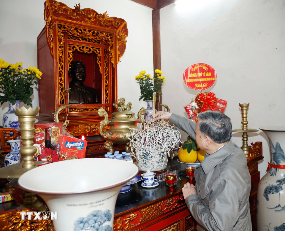 Tổng Bí thư Tô Lâm dâng hương tưởng niệm các đồng chí lãnh đạo tiền bối - Ảnh 3.
