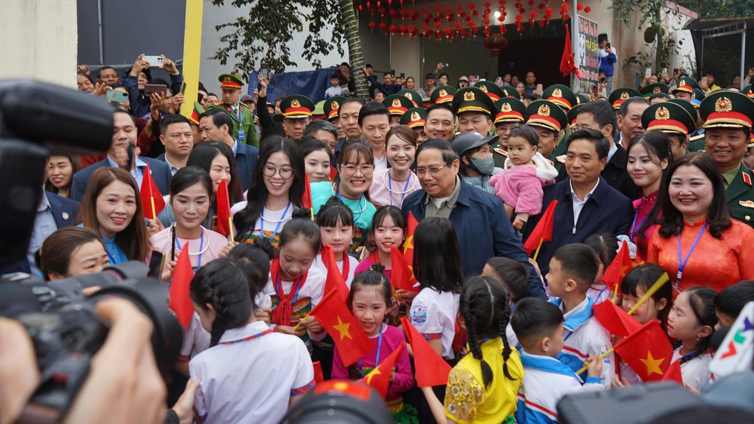 Thủ tướng Phạm Minh Chính dự lễ khởi công Trường liên cấp Cẩm Thạch - Ảnh 3.