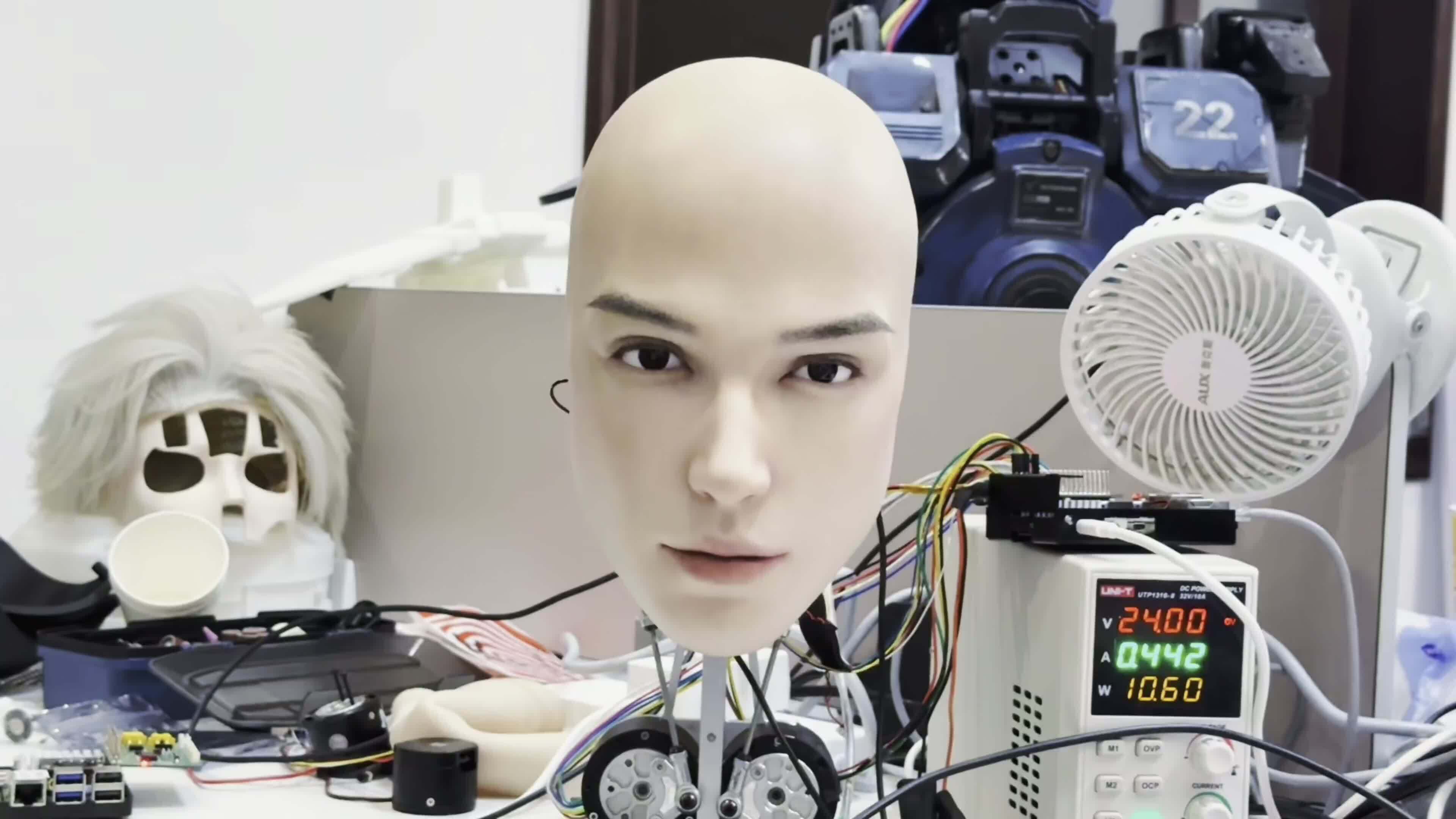 Gương mặt robot M1 do AheadForm sáng chế