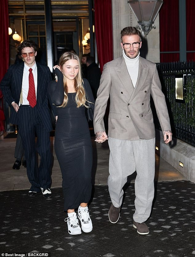 Thời trang dạo phố của David Beckham và con gái - 6