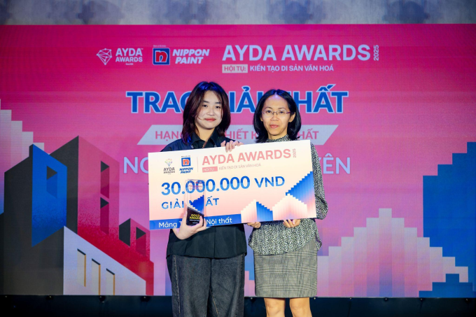 Giải nhất mảng thiết kế nội thất thuộc về thí sinh Nguyễn Vân Quyên (trái). Ảnh: Nippon Paint