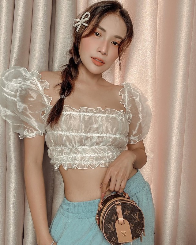 Chút điệu đà ngày xuân với áo tay phồng - Ảnh 4.