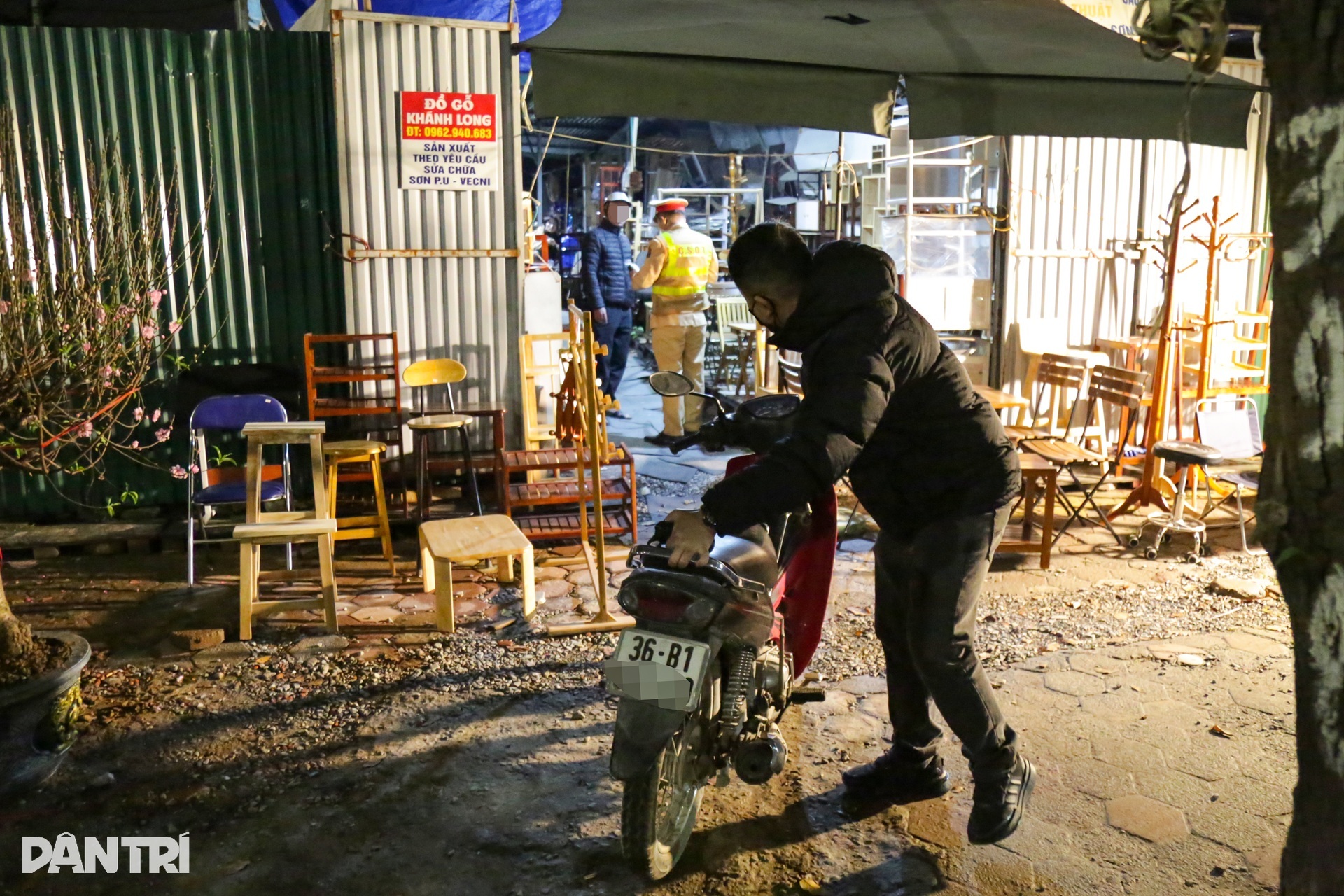 Uống rượu cúng ông Công ông Táo, tài xế giấu xe vào nhà dân để né CSGT - 4