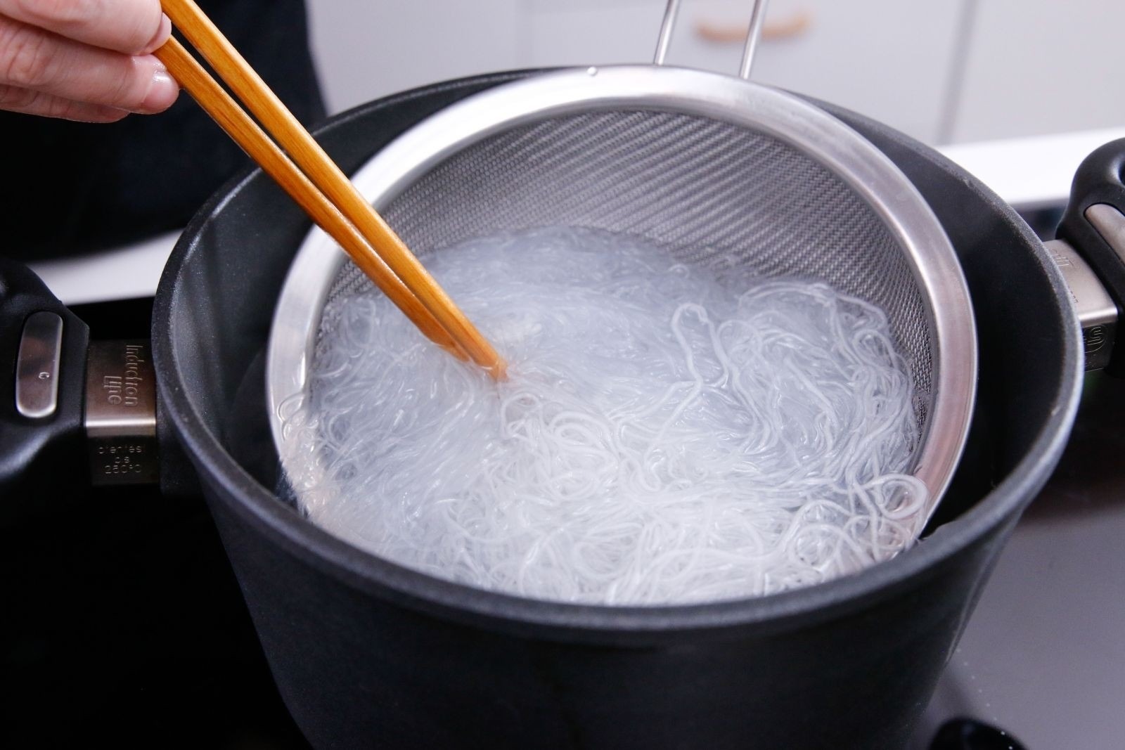 5 dấu hiệu nhận biết miến sạch và miến tẩm hóa chất: Nhà có trẻ nhỏ - người già càng phải tỉnh táo- Ảnh 3.