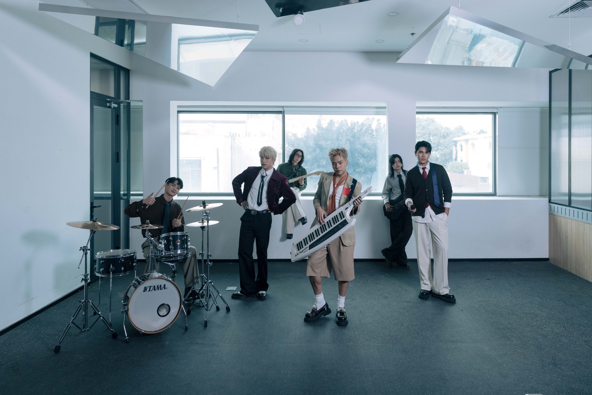 Vượt mặt dàn sao đình đám, Á quân Vietnam Idol được hit-maker đình đám Vbiz 