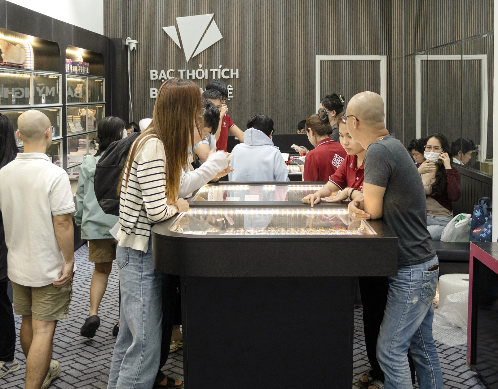 Giá bạc lình xình, rao bán gấp chỉ mong 'bán đi ăn tết cho nhẹ đầu'- Ảnh 2.