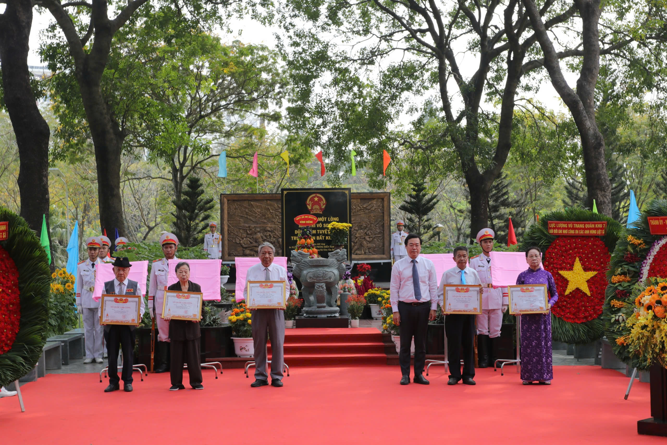 Trao bằng Tổ quốc ghi công cho 49 liệt sĩ biệt động Sài Gòn - Gia Định năm 2026 - Ảnh 3.