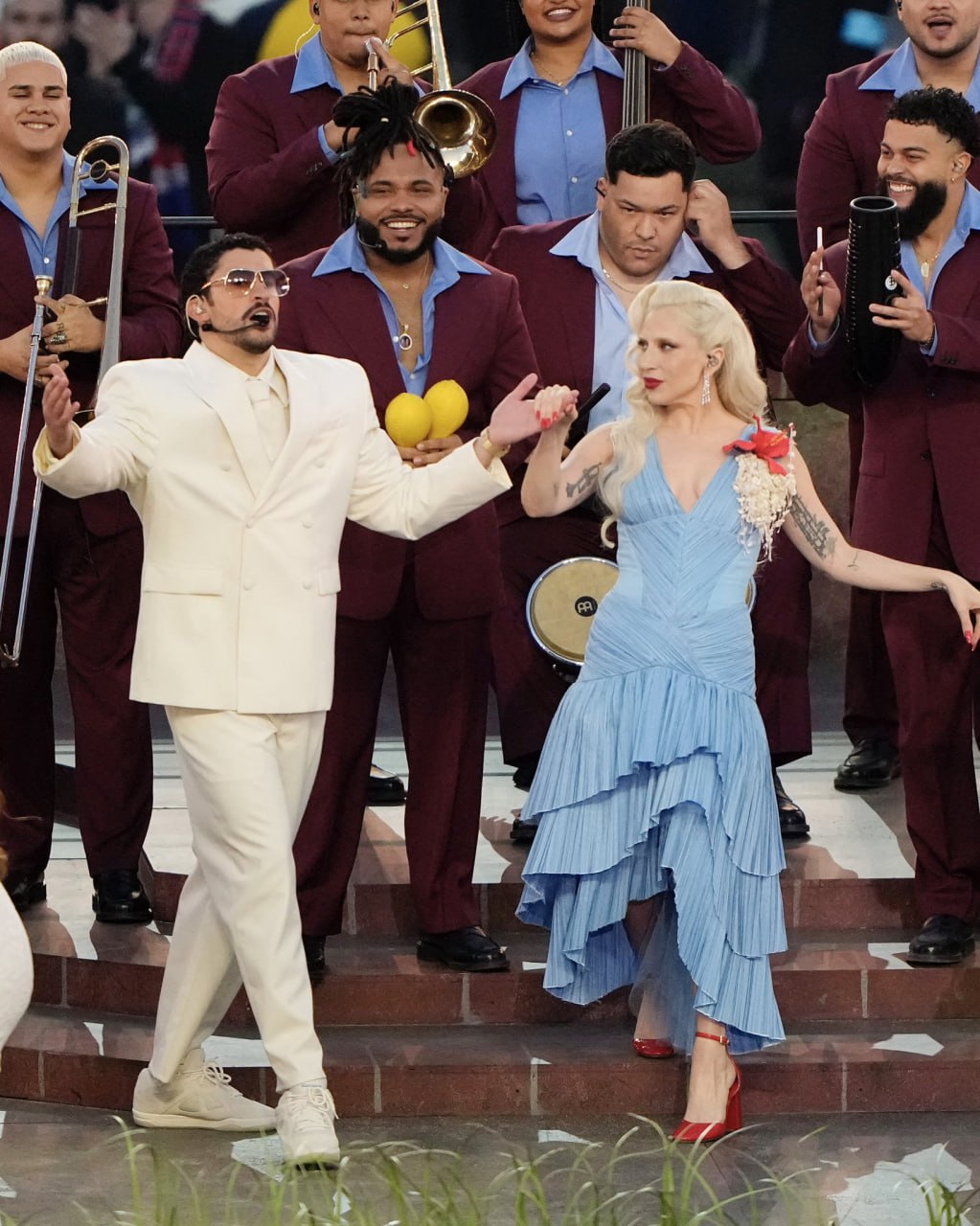 Sân khấu Super Bowl bị Tổng thống Trump chê “tệ nhất lịch sử”: Cả núi tiền dàn dựng, khiến cả triệu người tự hào- Ảnh 6.