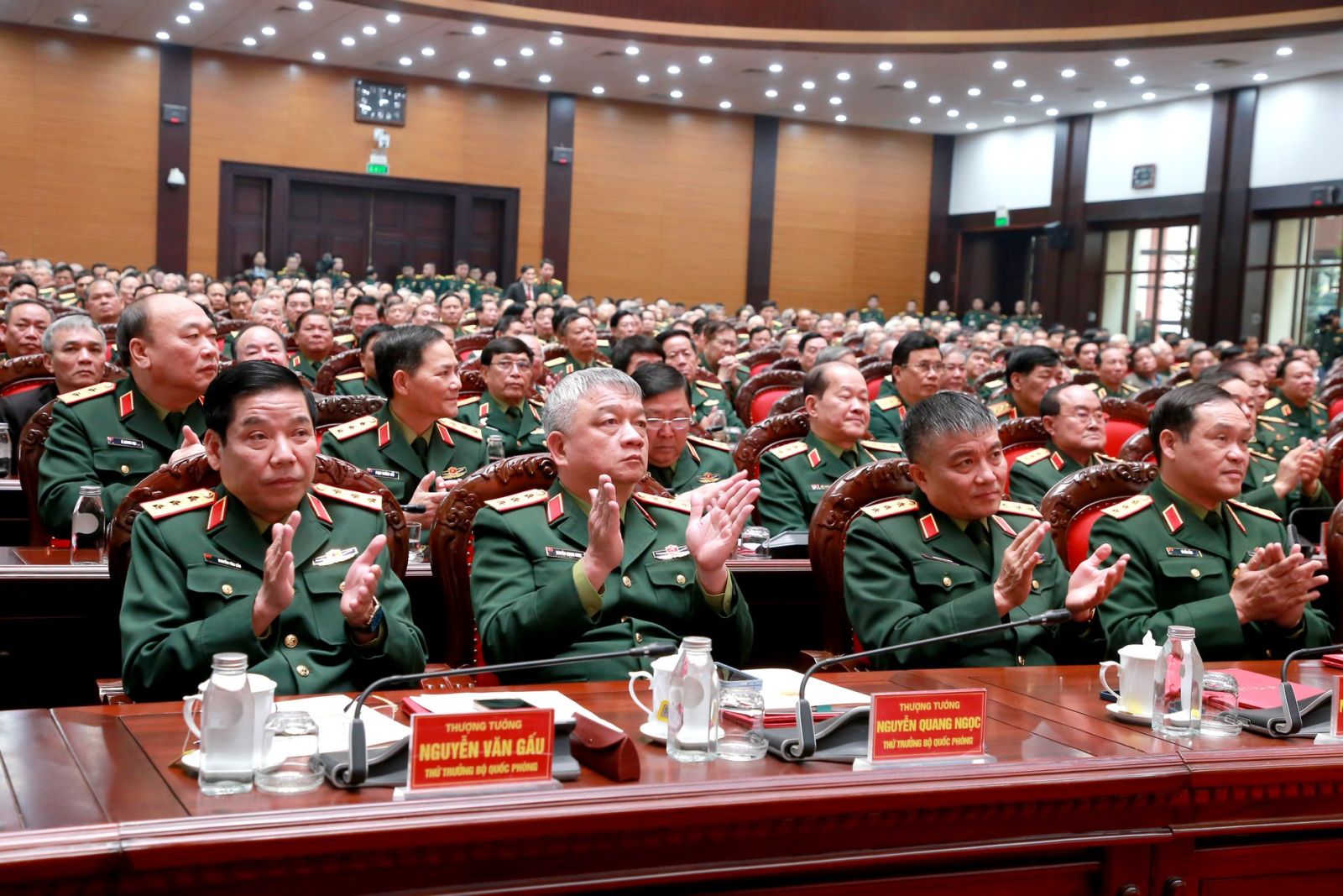 Tổng Bí thư Tô Lâm gặp mặt tướng lĩnh quân đội nghỉ hưu, nghỉ công tác - Ảnh 4.