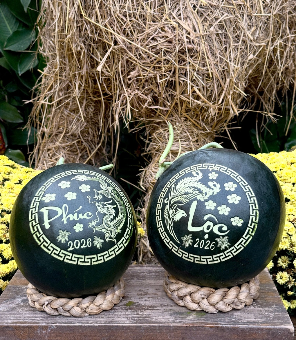 Nghịch lý trái cây Tết: Dưa khắc chữ cháy hàng, bưởi hồ lô giảm nhiệt - 3